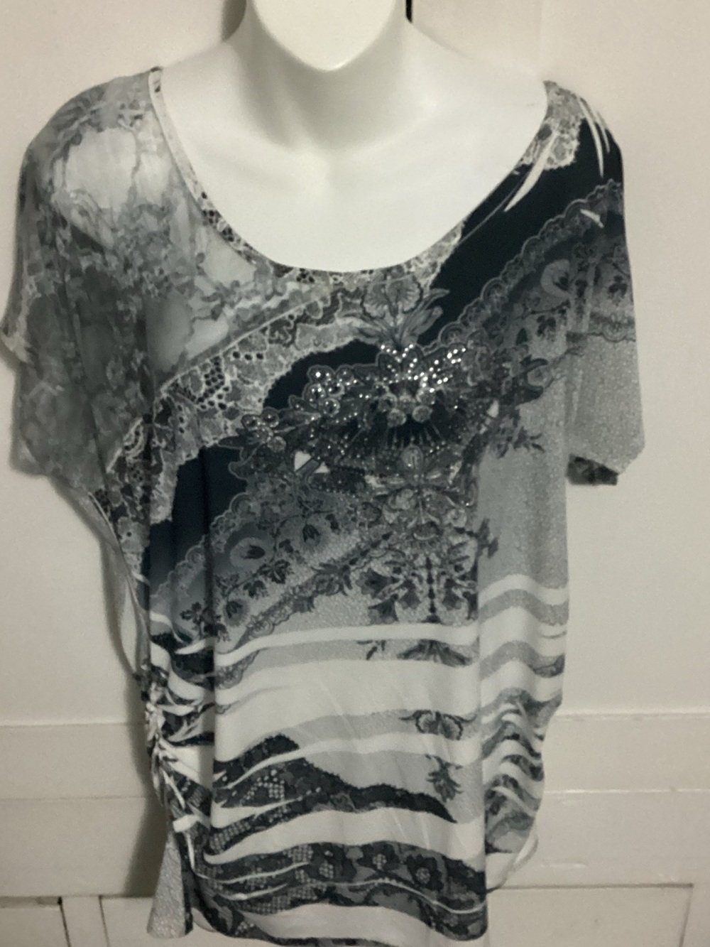 Maurices Gray and White Patterned Short Sleeve Top size 1X